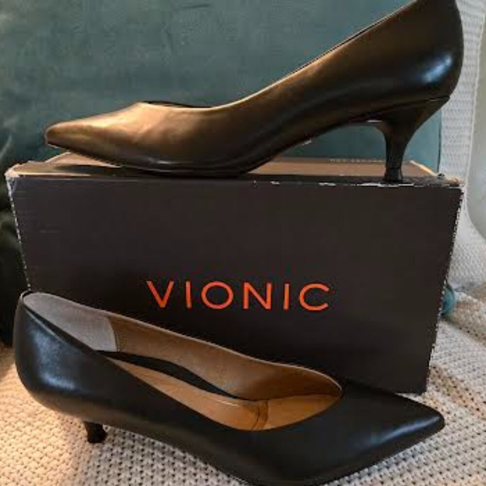 Vionic Josie Kitten Heel Black Leather Size 6.5
